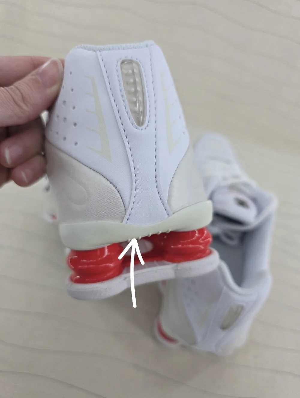 Nike Youth Shox R4 GS White Phantom Red Running Shoes CW2626-102 Size 6.5Y NEW